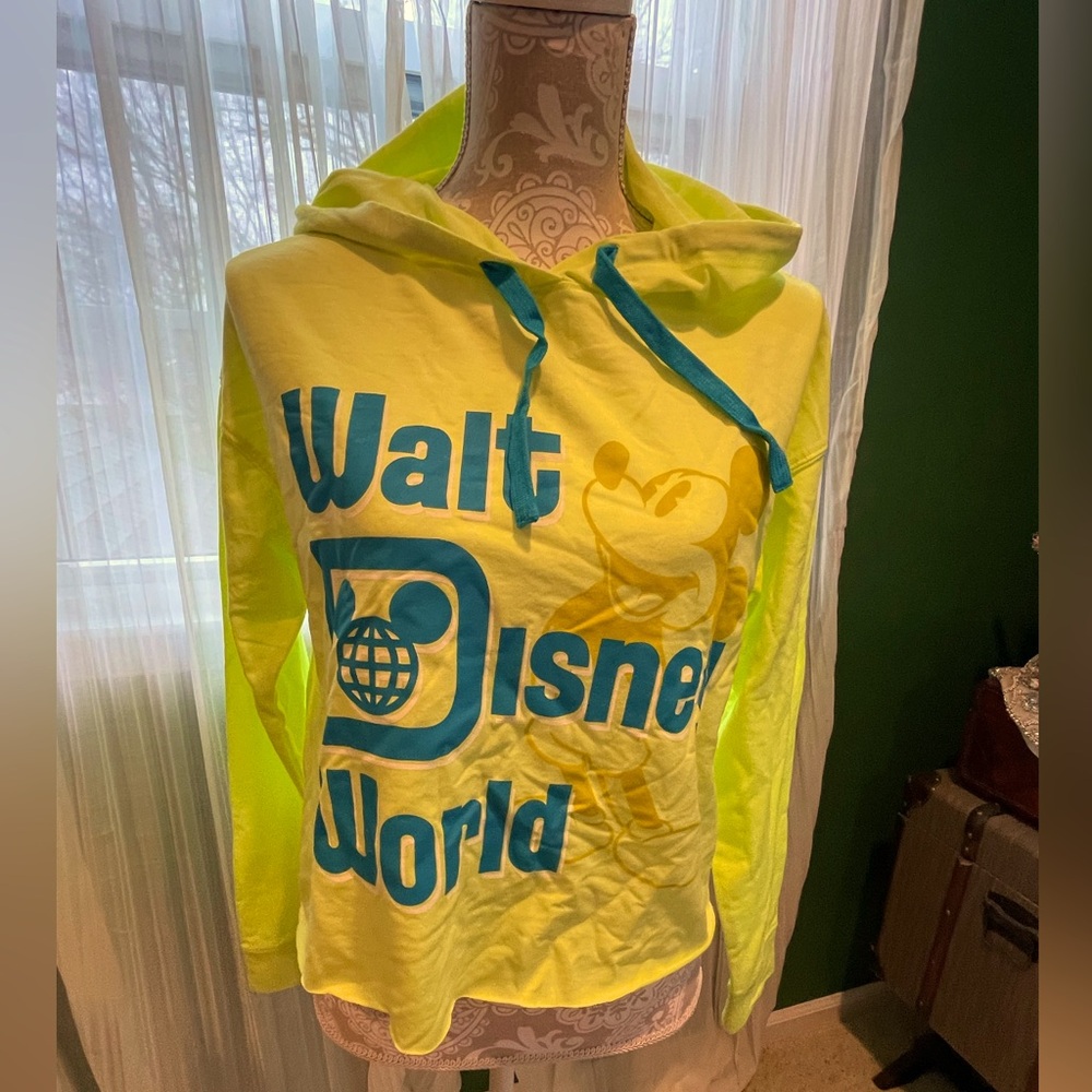 NWT Ladies Disney parks long sleeve hooded tee size medium